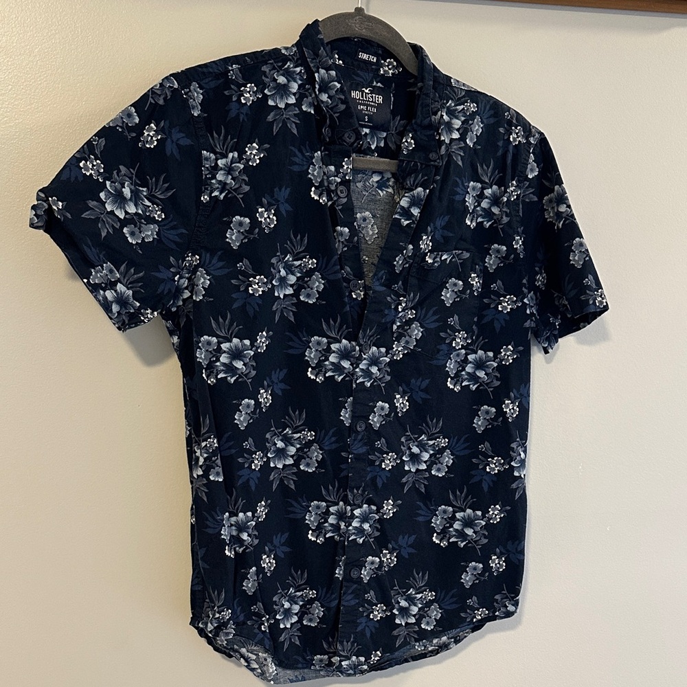 Hollister Men's Dark Blue Floral Button-Down Shirt